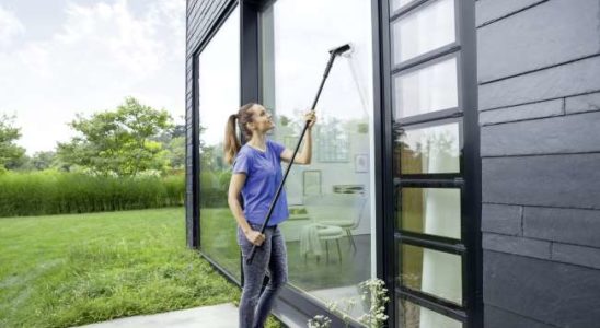 nettoyer des vitres avec un nettoyeur à vapeur