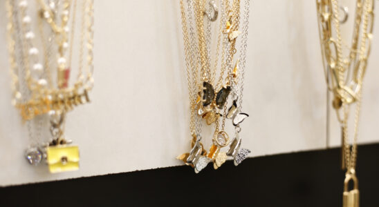 Tendances bijoux de Noël 2025 : le guide des pierres fines et précieuses à offrir