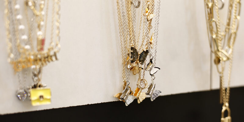 Tendances bijoux de Noël 2025 : le guide des pierres fines et précieuses à offrir